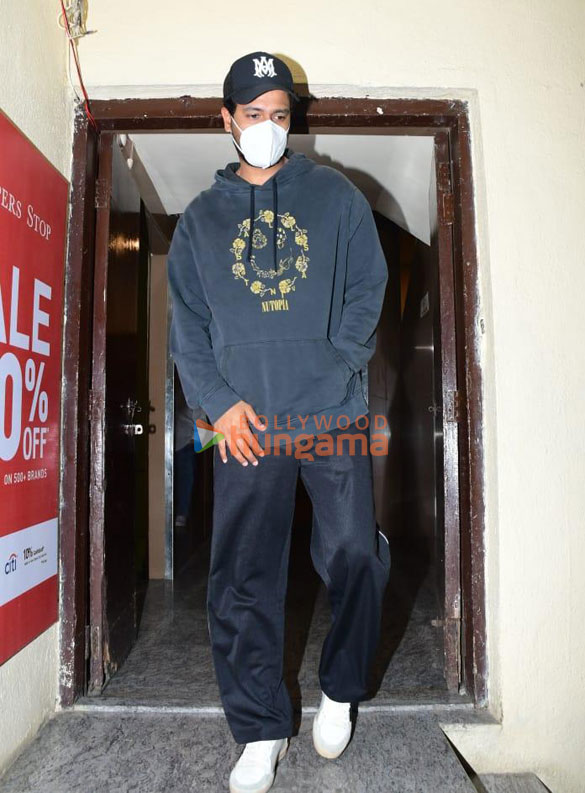 Photos: Vicky Kaushal, Sharvari Wagh, Angira Dhar and Sunny Kaushal snapped at Juhu, PVR Photos: Vicky Kaushal, Sharvari Wagh, Angira Dhar and Sunny Kaushal snapped at Juhu, PVR