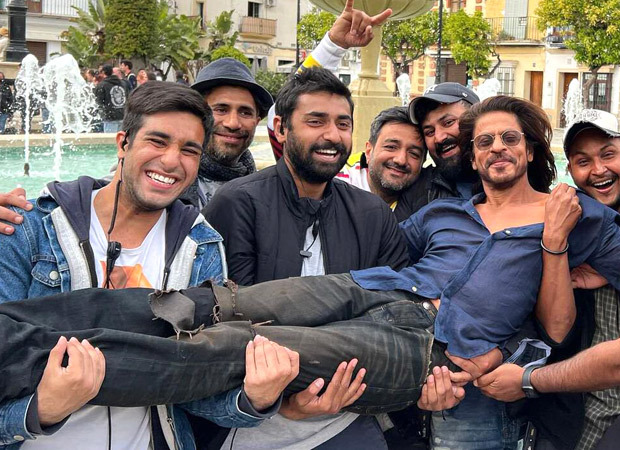 This unseen BTS photo from the sets of Shah Rukh Khan starrer Pathaan is too good to miss