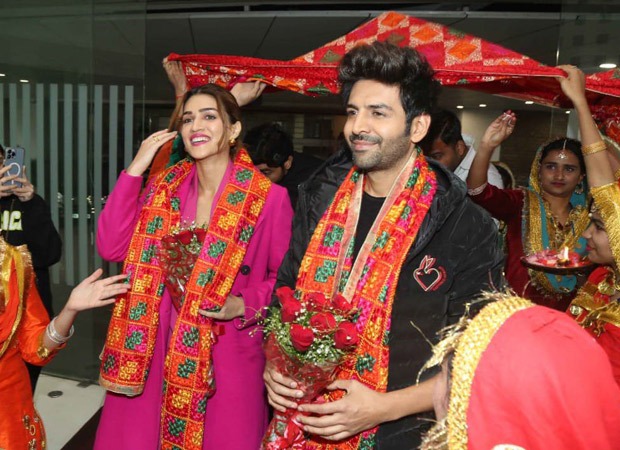 Shehzada Kartik Aaryan celebrates his first Lohri in Punjab with Kriti Sanon : Bollywood News