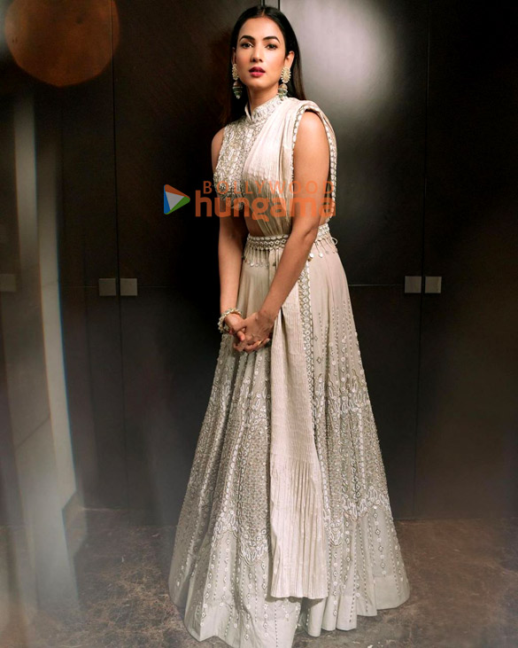 sonal chauhan 3 9