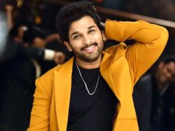 Allu Arjun fans go crazy as Pushpa star greets a huge crowd, waves at them, blows kisses, watch 