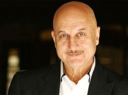 Anupam Kher opts for an autorickshaw in Delhi as he heads towards screening of Shiv Shastri Balboa