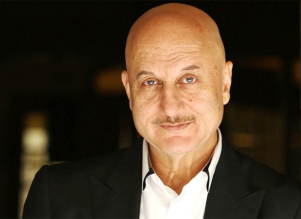 Anupam Kher opts for an autorickshaw in Delhi as he heads towards screening of Shiv Shastri Balboa