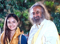 Anushka Sen meets Sri Sri Ravishankar; shares photos of her visit to the ashram
