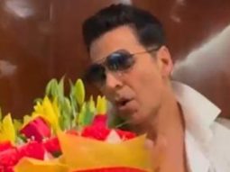 Honey Singh & Akshay Kumar jam to Kudi Chamkeeli on flight