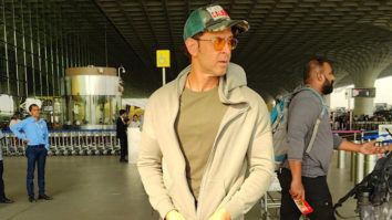 Hrithik Roshan flies off with Saba Azad, gets clicked at the airport