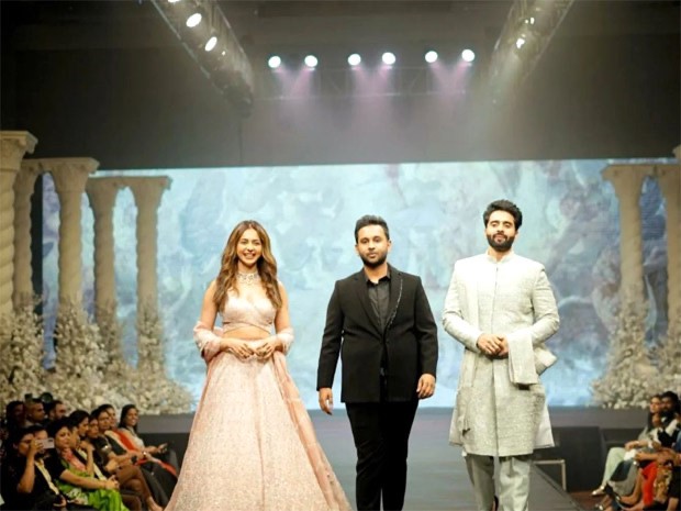 Jackky Bhagnani and Rakul Preet come together on stage for the first time to walk the ramp for a fundraiser