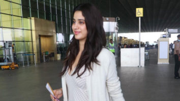 Janhvi Kapoor gets clicked at the airport by paps