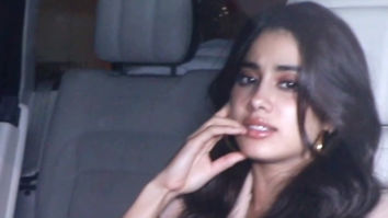 Janhvi Kapoor is all smiles as she gets clicked by paps