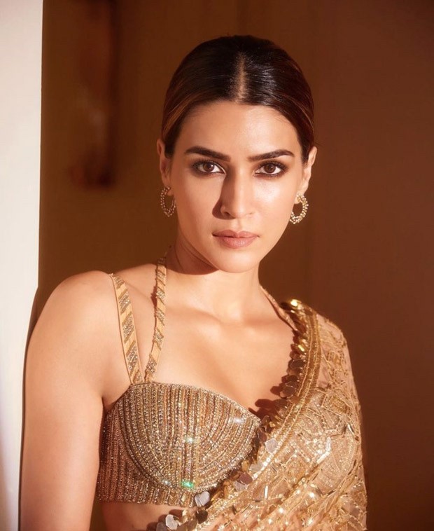 Kriti Sanon Turns Into The Ultimate Golden Girl At Sidharth And Kiaras Wedding Reception