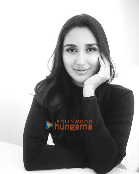 nikita dutta 2 52