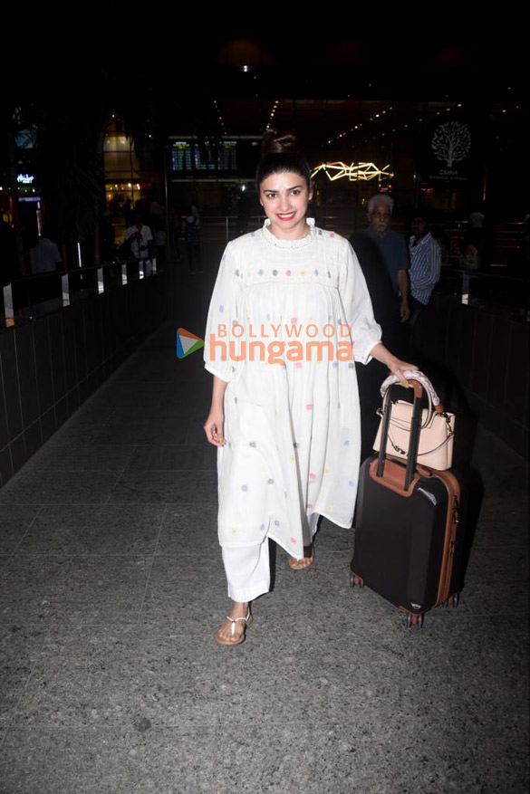 photos abhishek bachchan aishwarya rai bachchan and others snapped at the airport 11