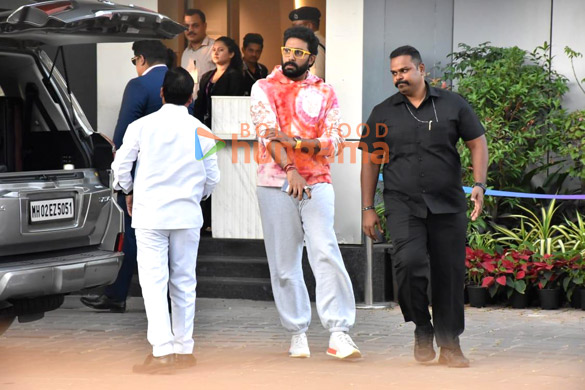 Photos: Abhishek Bachchan, Aishwarya Rai Bachchan and others snapped at the airport