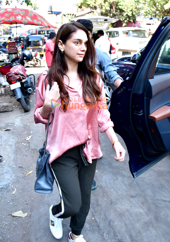 photos aditi rao hydari and siddharth spotted at a restaurant in bandra 9