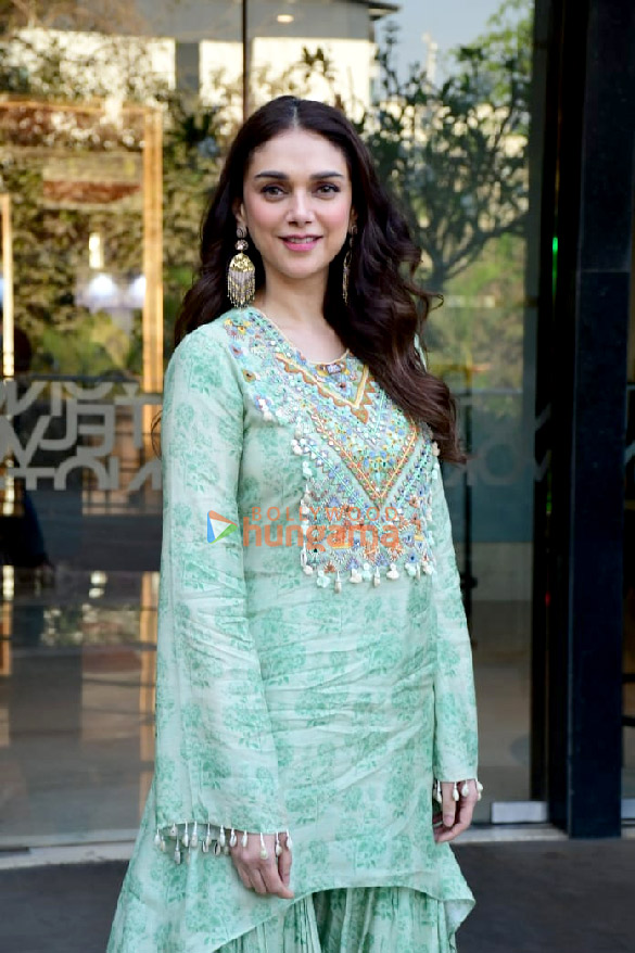 Photos: Aditi Rao Hydari snapped promoting her web-show Taj: Divided By Blood in Juhu Photos: Aditi Rao Hydari snapped promoting her web-show Taj: Divided By Blood in Juhu