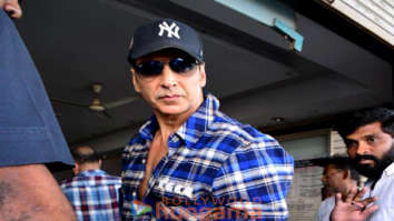 Photos: Akshay Kumar snapped at Andheri RTO office for his international driving license