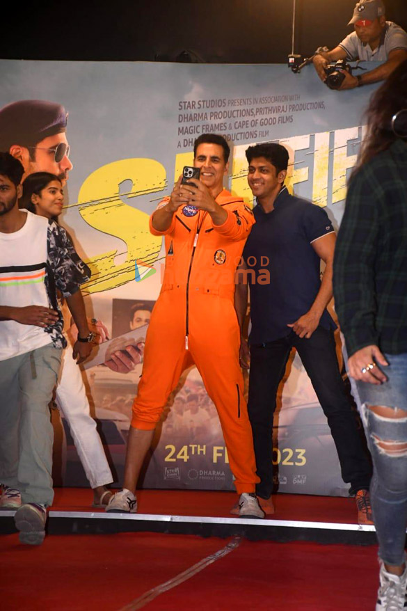photos akshay kumar snapped promoting selfiee 1