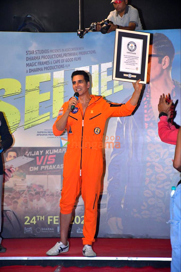 photos akshay kumar snapped promoting selfiee 10