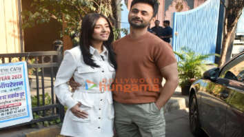 Photos: Amrita Rao snapped with husband RJ Anmol