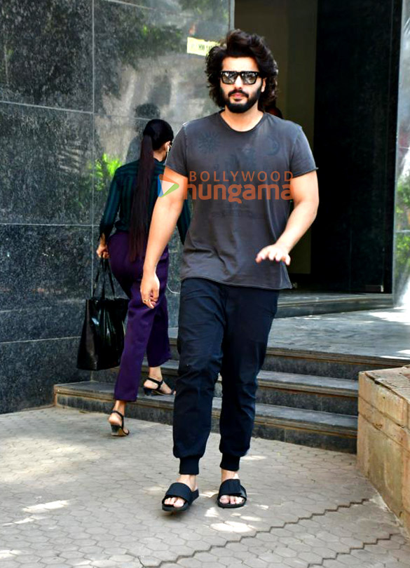 photos arjun kapoor spotted at a clinic in santacruz 1