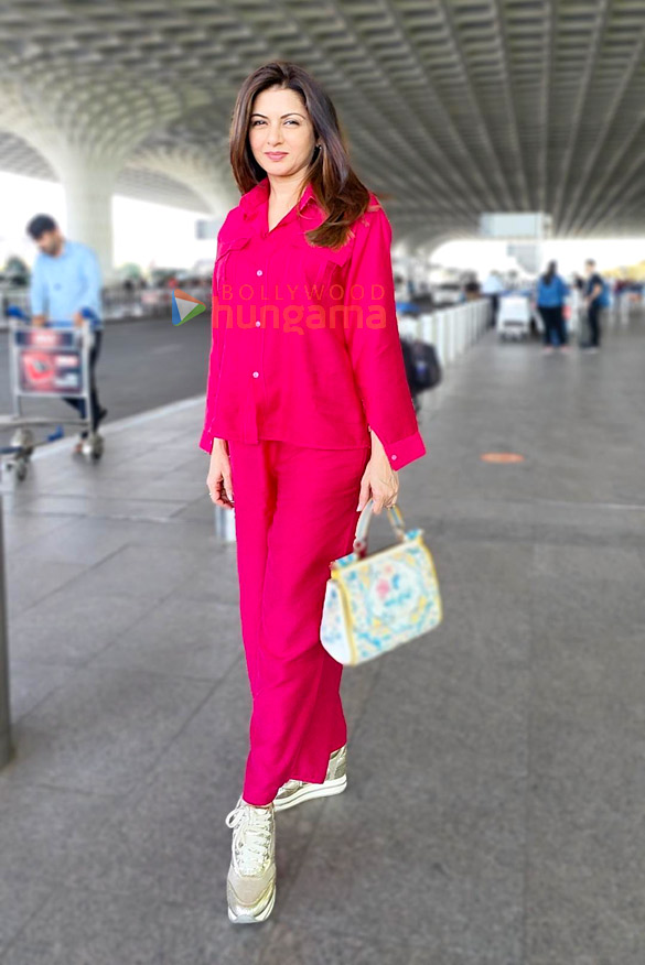 Photos: Bhagyashree, Sunny Leone and others snapped at the airport Photos: Bhagyashree, Sunny Leone and others snapped at the airport