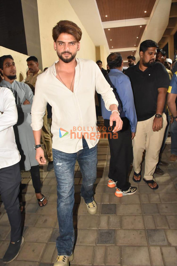 photos celebs attend the funeral of baba siddiques mother 5
