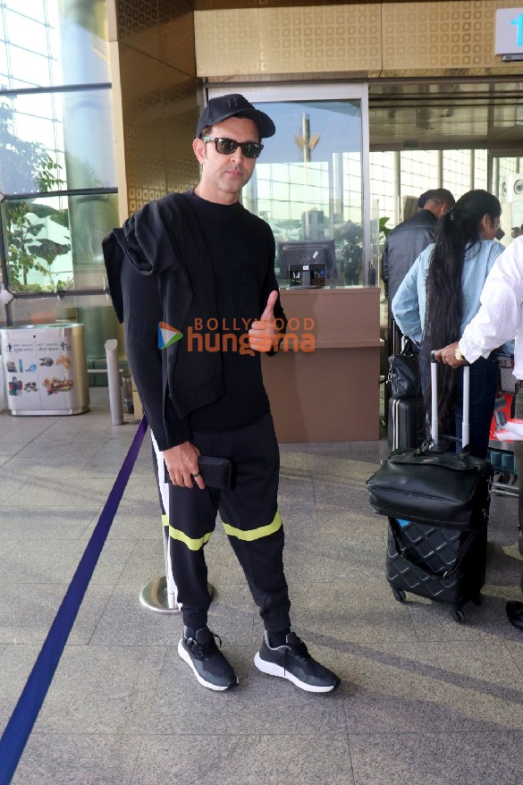 photos deepika padukone hrithik roshan malaika arora and others snapped at the airport 2