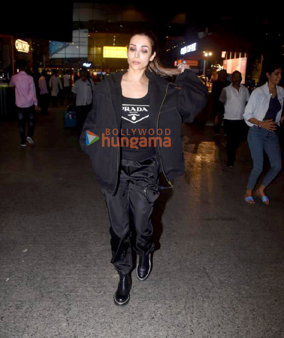 photos deepika padukone hrithik roshan malaika arora and others snapped at the airport 2 2