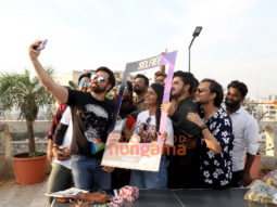 Photos: Emraan Hashmi spotted interacting with fans