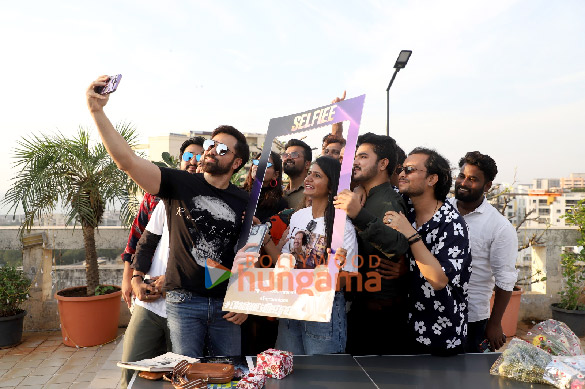 Photos: Emraan Hashmi spotted interacting with fans Photos: Emraan Hashmi spotted interacting with fans