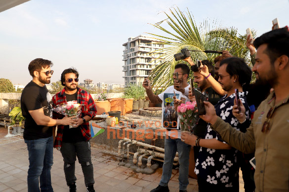 photos emraan hashmi spotted interacting with fans 5