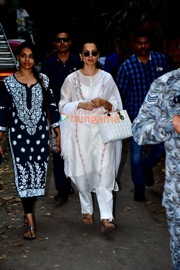 Photos: Kangana Ranaut snapped at a dance class in Bandra Photos: Kangana Ranaut snapped at a dance class in Bandra