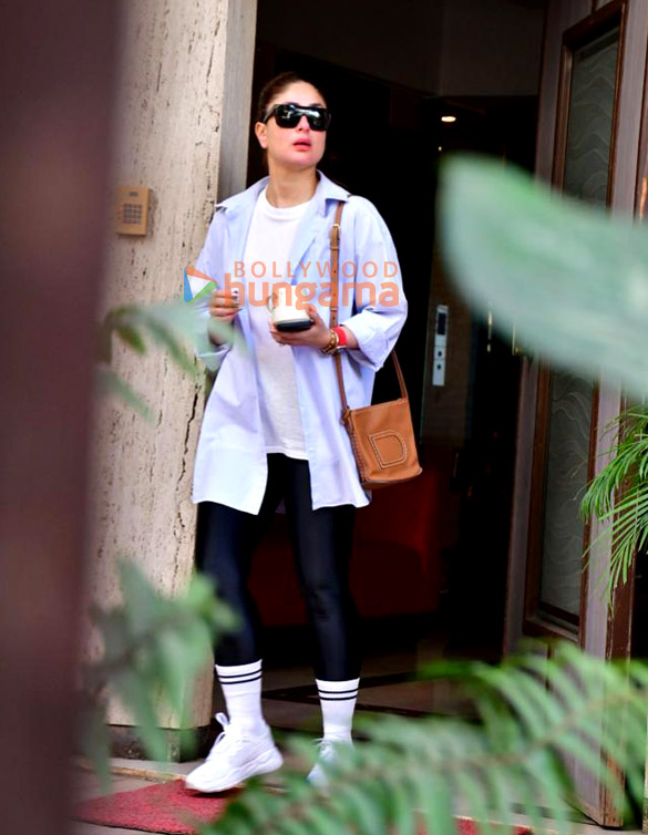 photos kareena kapoor khan spotted in bandra 4 43