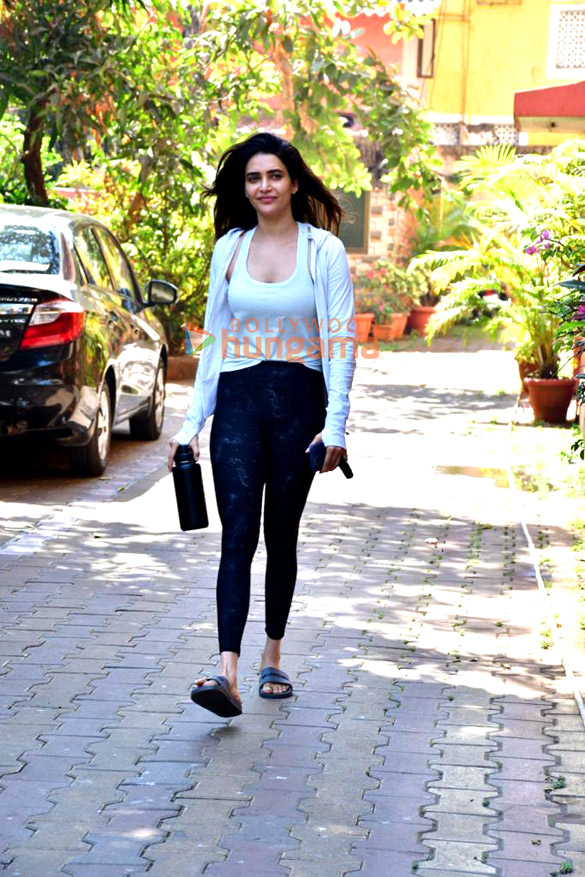 photos karishma tanna snapped outside diva yoga in bandra 1