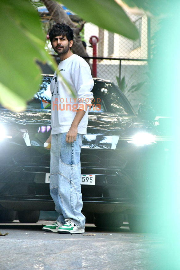 Photos: Kartik Aaryan and Sidharth Malhotra snapped at Maddock Films’ office Photos: Kartik Aaryan and Sidharth Malhotra snapped at Maddock Films’ office