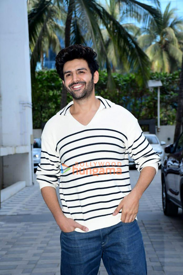 photos kartik aaryan snapped promoting his film shehzada 1 2