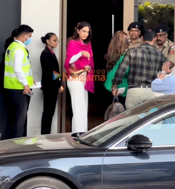 photos kiara advani spotted at kalina airport leaving for jaisalmer for her wedding 2