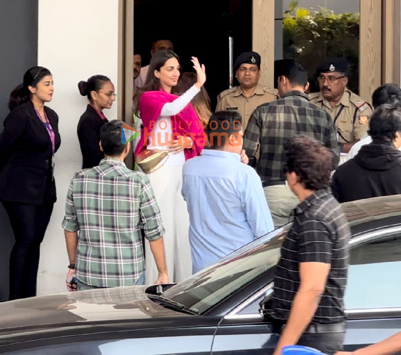 photos kiara advani spotted at kalina airport leaving for jaisalmer for her wedding 4