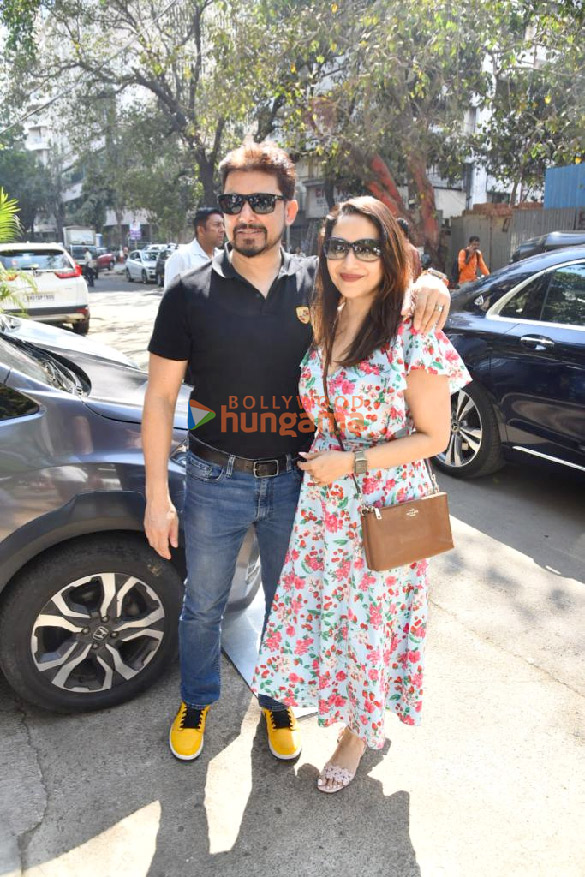 Photos: Madhuri Dixit and Shriram Madhav Nene snapped in Bandra Photos: Madhuri Dixit and Shriram Madhav Nene snapped in Bandra