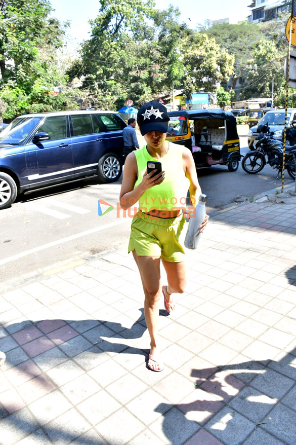 photos malaika arora and kim sharma spotted outside diva yoga in bandra 1 3