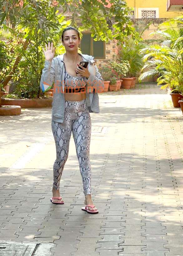 Photos: Malaika Arora snapped outside Diva Yoga in Bandra Photos: Malaika Arora snapped outside Diva Yoga in Bandra