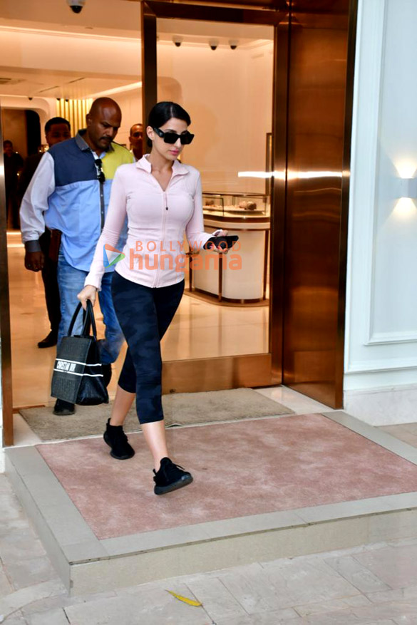 Photos: Nora Fatehi snapped at the Zoya store in Khar Photos: Nora Fatehi snapped at the Zoya store in Khar