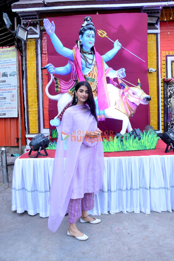 photos pooja hegde snapped during mahashivratri celebrations 6 2