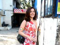 Photos: Raashi Khanna snapped at Kromakay Salon in Juhu