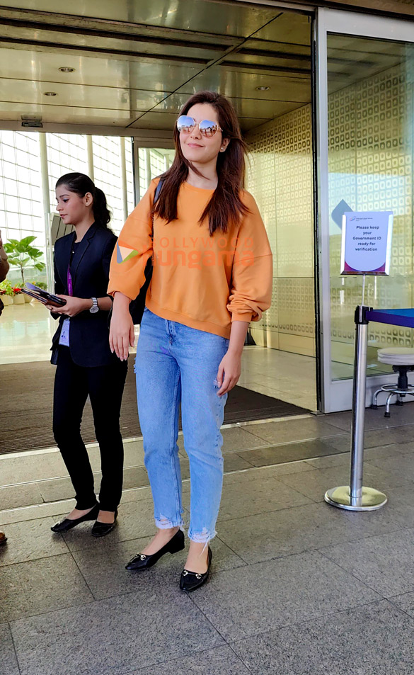 photos raashii khanna pratik gandhi shaan and tridha choudhury snapped at the airport 5