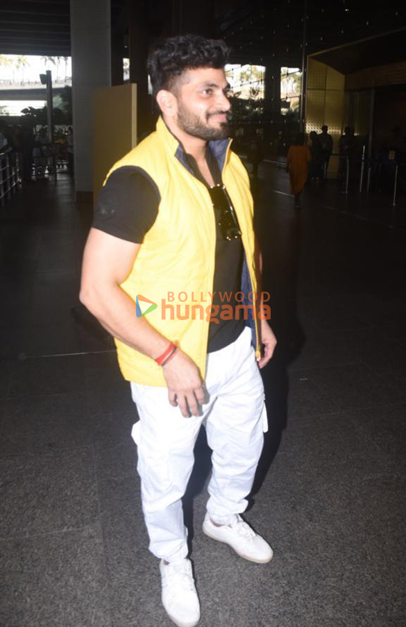 photos raashii khanna pratik gandhi shaan and others snapped at the airport 1