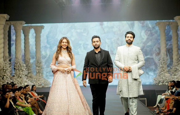 Photos: Rakul Preet Singh, Jackky Bhagnani and others grace the Teach for Change Fundraising Fashion Show | Parties & Events