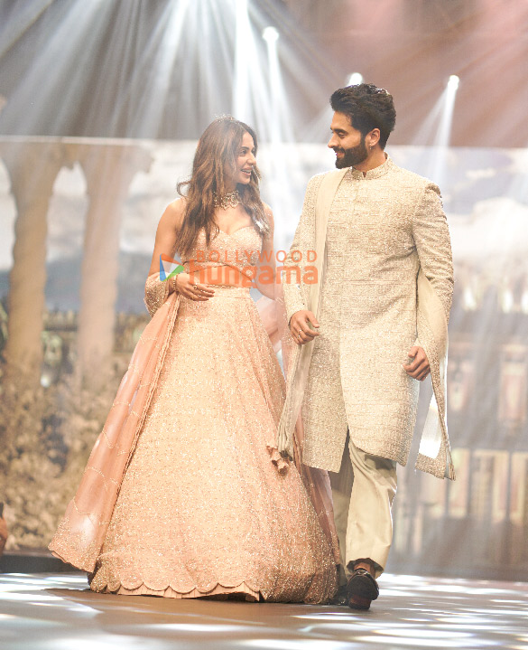 photos rakul preet singh jackky bhagnani and others grace the teach for change fundraising fashion show 5