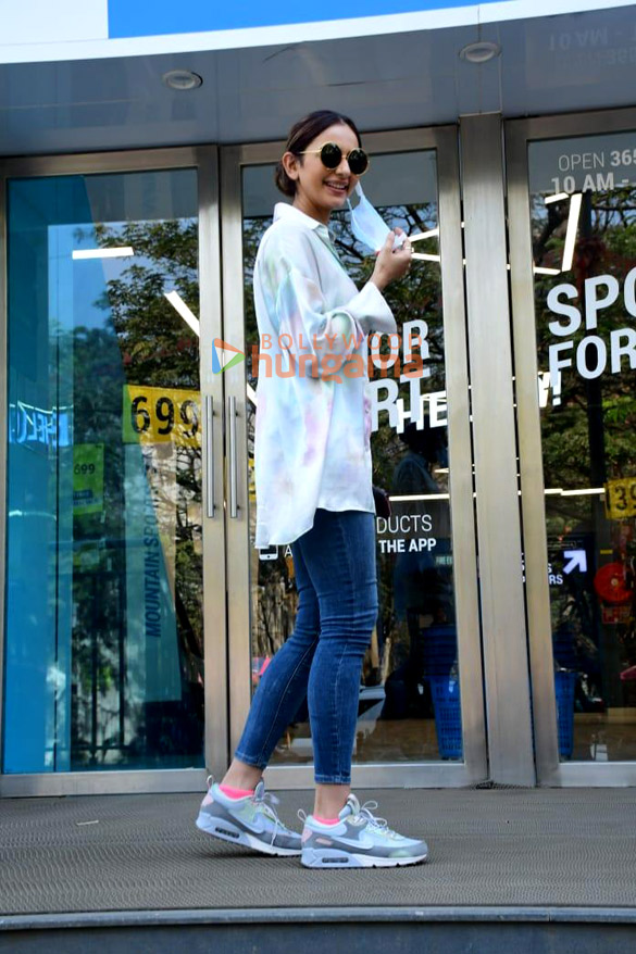photos rakul preet singh and pragya jaiswal snapped in andheri 4