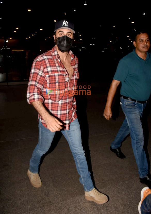 Photos: Ranbir Kapoor, Alia Bhatt and Uorfi Javed snapped at the airport